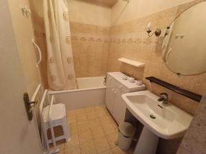 Appartements Residence Montcalm D - Studio pour 4 Personnes 704 : photos des chambres