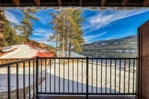 Beautiful Deluxe Studio wLake View #245 at Donner Lake Village