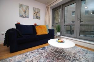 Hamilton Court Apartment for 4 Guests, Bright and Central Location with Balcony and Wi-Fi