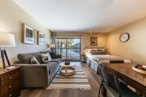 Charming Deluxe Studio w/Lake View #246 at Donner Lake Village - Lakeview