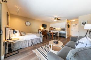 Charming Deluxe Studio wLake View #246 at Donner Lake Village