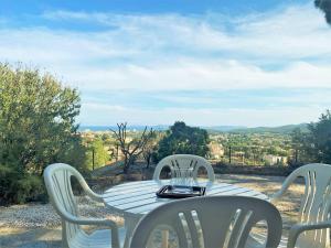 Appartements Appart. moderne au calme - Bormes-les-Mimosas - WIFI, AIRCONDITIONING, PARKING - FR-1-251-461 : photos des chambres