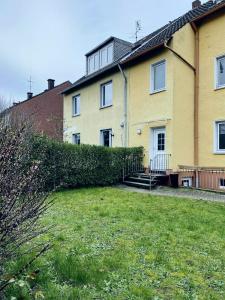 Easy to Düsseldorf Messe, 2-bedroom Apartment with kitchen and garden