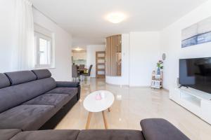 Villa Ana perfect for families with kids and groups,House with heated Pool