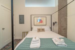 Convenient Cozy 2BR Loft with Optional Parking for 8 guests Near McCormick Place, Soldier Field and Lakefront Trail