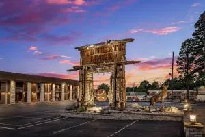 Stonegate Lodge 2 Queen Beds WIFI 50in Roku TV Salt Water Pool Room #105 - Eureka Springs