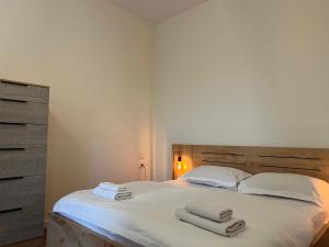 Cane Apartment Emerald