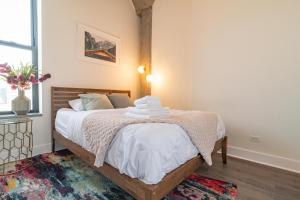 Chic Cozy 3BR Michigan Avenue Spacious Suite Close to Iconic Chicago Landmarks & Attractions