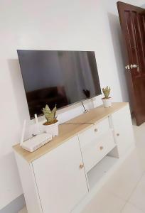 TRP16 - Cozy 2BR Townhouse near Clark Airport, Aquaplanet & Dino Island