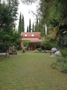 Villa with a big garden - Glyka Nera