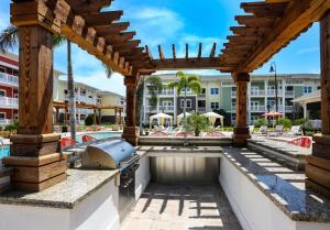 H4N Furnished Apartments, Resort Style Living in South Tampa
