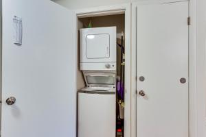 Hilton Head Island Gem, Walk to Folly Field Beach!