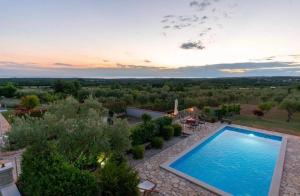 Villa Nira with pool 