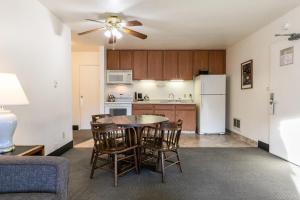 Spacious 1BR Condo w Lake View #136 at Donner Lake Village
