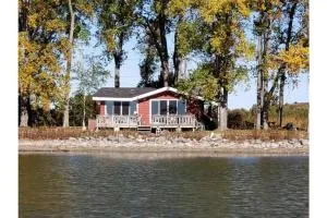 West Lake Waterfront Swimming - Free Pontoon Boat! - Hallowell