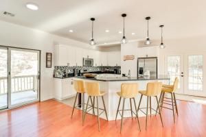 Deck and Lake View Spacious Long Pond Home!