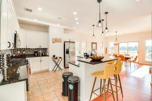 Deck and Lake View Spacious Long Pond Home!