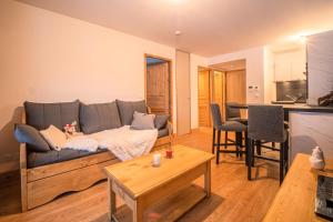 Appartements Residence LUMI BATIMENT B - Appartement LUMI B pour 4 Personnes 004 : photos des chambres