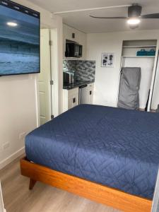 Contemporary Ocean View Suite - Heart of Waikiki!