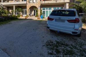 Apartments with a parking space Makarska - 22017