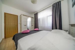 Apartments by the sea Postira, Brac - 22161