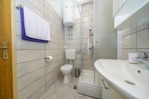 Apartments by the sea Postira, Brac - 22161