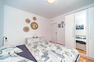 Apartments with a parking space Postira, Brac - 22166