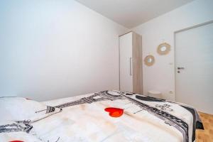 Apartments with a parking space Postira, Brac - 22166