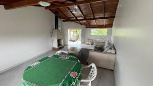 Linda casa triplex 50 metros do mar