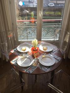 Paris, au bord du Canal Saint Martin