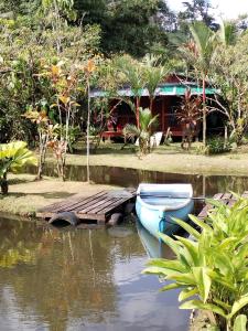 CabaƱas Los Laguitos Rio Celeste