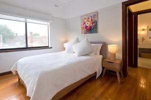 Richmond Delights - 4 Bedrooms and a Big Backyard