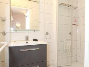 Appartements Appartement T2 avec clim, parking et wifi - Balaruc-les-Bains - FR-1-553-241 : photos des chambres