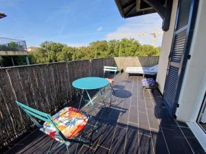 Appartement T3 avec piscine et terrasse, à 200m du centre de La Croix-Valmer - FR-1-100-324