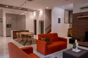 Mawar Villa By Malvacae Homestay Shah Alam - 莎阿南