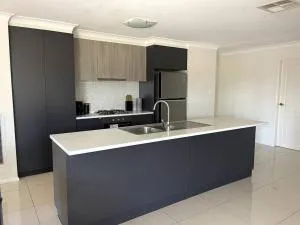 Urban 3BR Oasis: Style & Comfort - Lankeys Creek