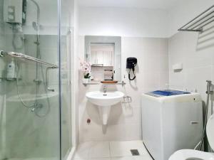 Overlooking MOA 2 beds hotel like condo Fastnet