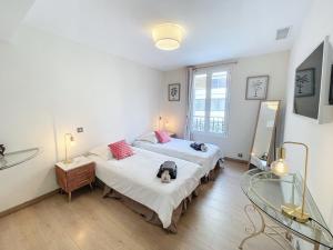 Cannes Close Centre 2 BR 2 bath mezzanine & balconies Exceptional Rating Ideal Families Easy parking by Olam Properties