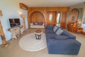 Suite Có Giường Cỡ King Nhìn Ra Biển (King Suite with Sea View)