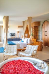 Suite Có Giường Cỡ King Nhìn Ra Biển (King Suite with Sea View)