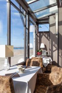 Hotels Ambassadeurs Logis Hotel : photos des chambres