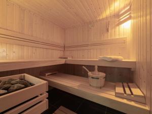 Apartment in Colijnsplaat near Lake and Sauna