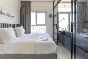 Frank Porter - Collective Tower 1