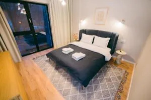 Metropolitan Marvel - Vatra Mînăstirii Cotroceni