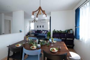 エメラルド色に輝く希望ヶ丘ビーチまで徒歩圏内！リゾート地恩納村のお洒落な3LDK一軒家貸し切り！