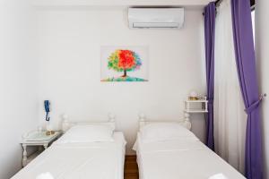 Apartment with Terrace and Partial Sea View room in Villa Amigo