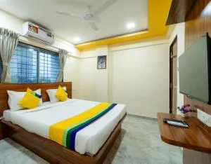 Itsy Hotels Anand Executive, Near Amanora - بيون
