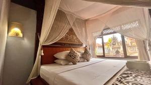 Phòng Loại Sang Giường Lớn (Deluxe King Room)