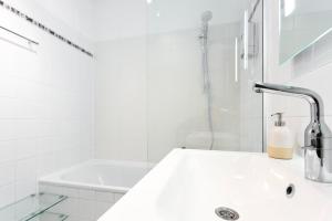 Market, Metro, City Center by JR City Apartments