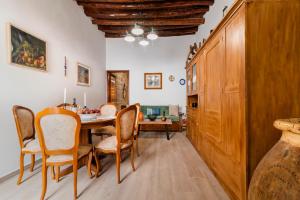 Manolis and Annas House